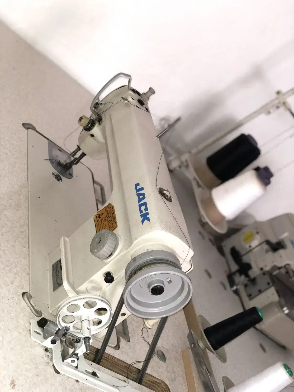 چرخ سردوز در حد نو|چرخ خیاطی و ریسندگی|جوانرود, |دیوار