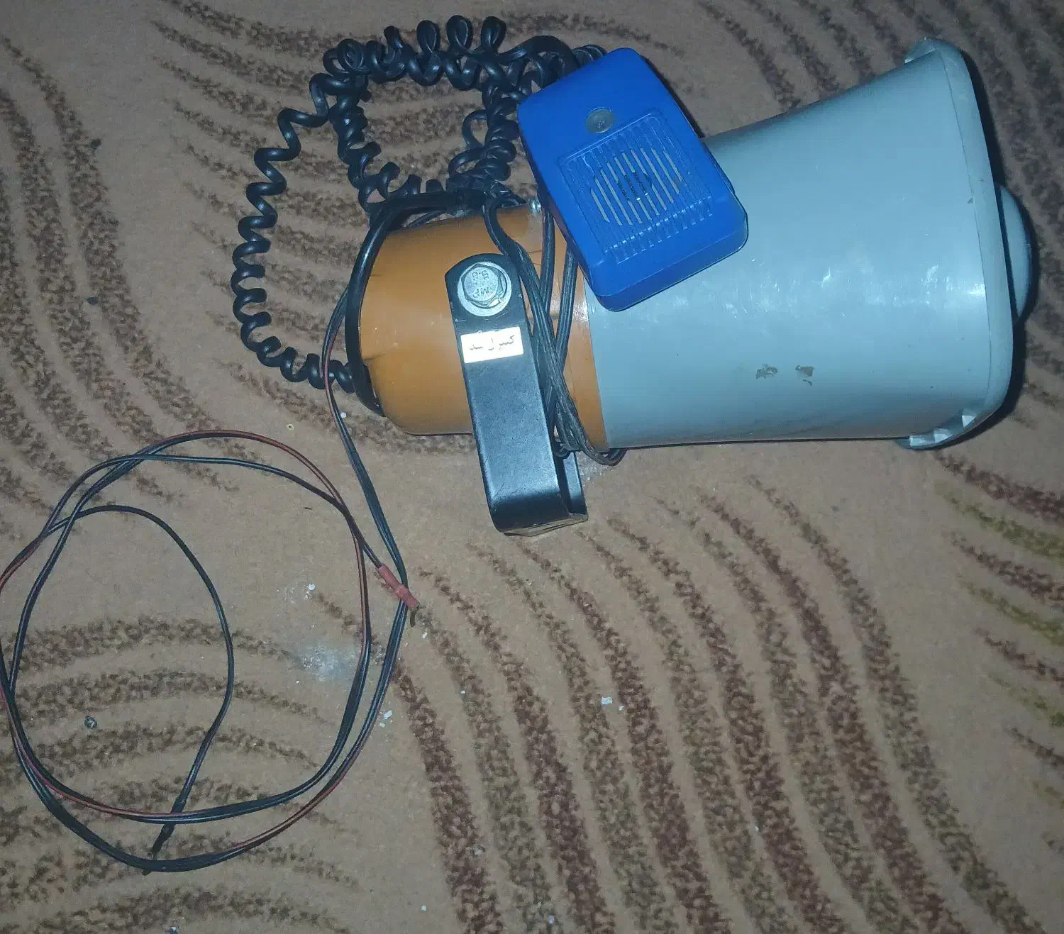 بلنگو|صوتی و تصویری|گالیکش, |دیوار