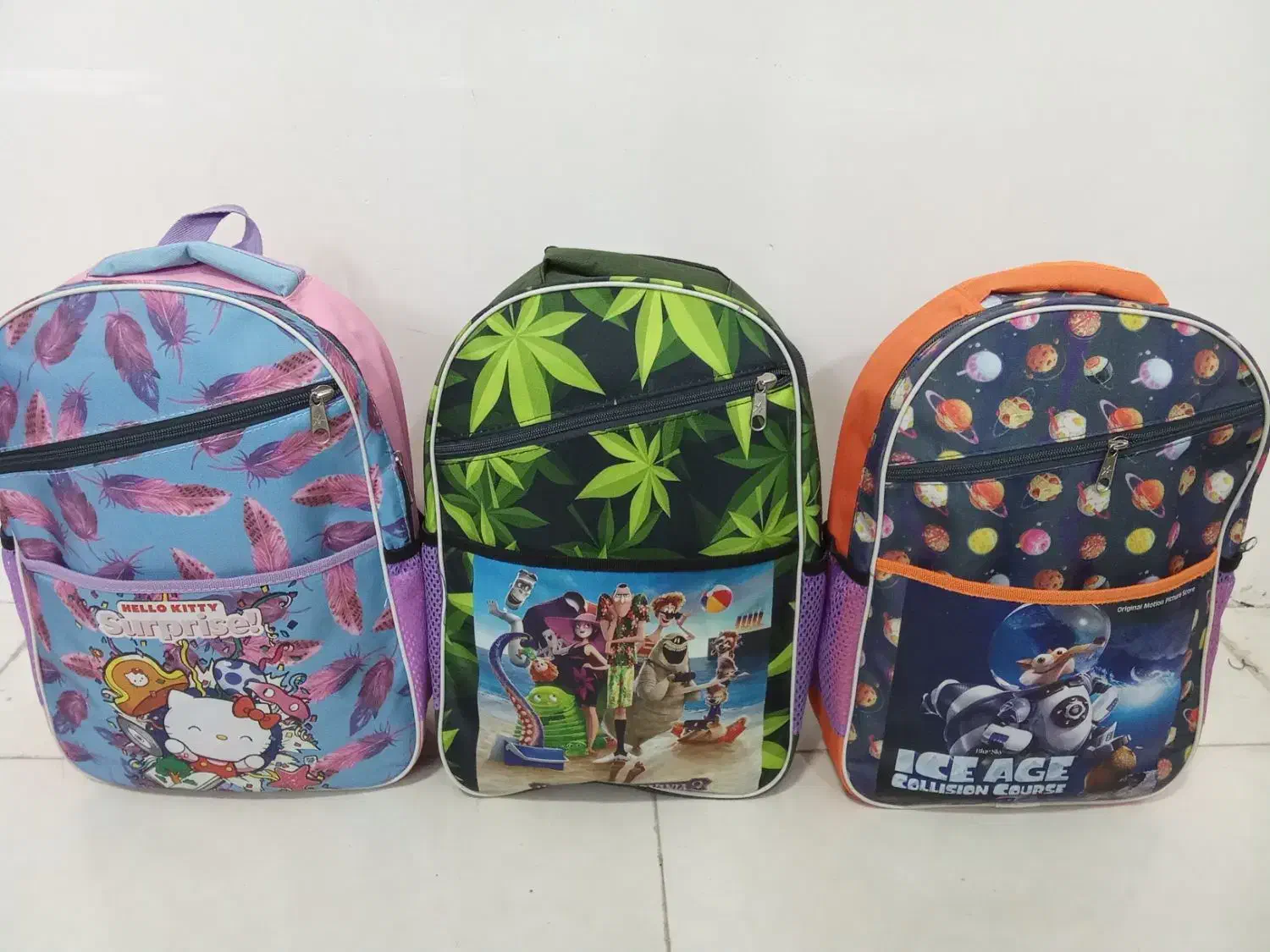 تعدادی کیف ازجمله کوله پشتی.ورزشی وارایشی|کیف، کفش، کمربند|فردیس, منظریه|دیوار