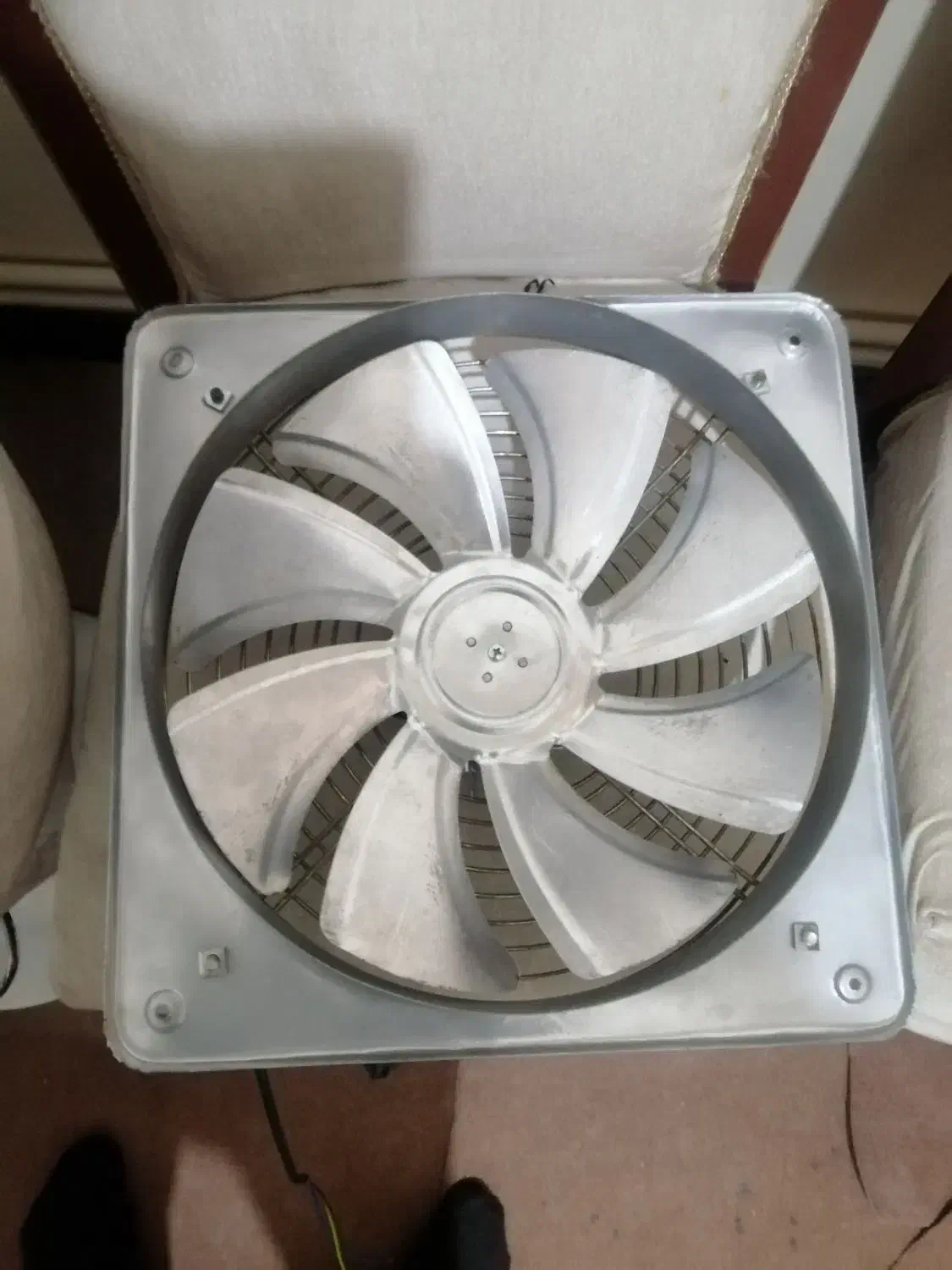 دوتا هواکش قدرتمند|پنکه و تصفیهکنندهٔ هوا|تبریز, |دیوار