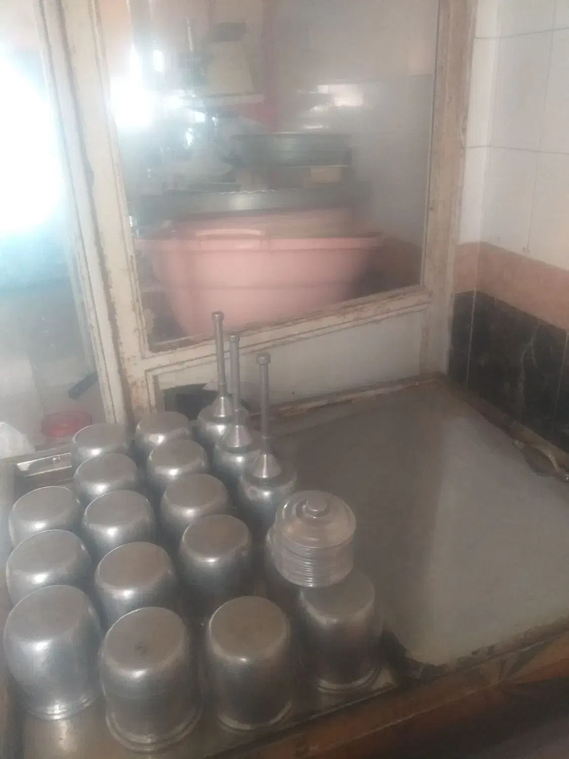 فرآبگوشت|ظروف پخت‌وپز|تیکمه داش, |دیوار