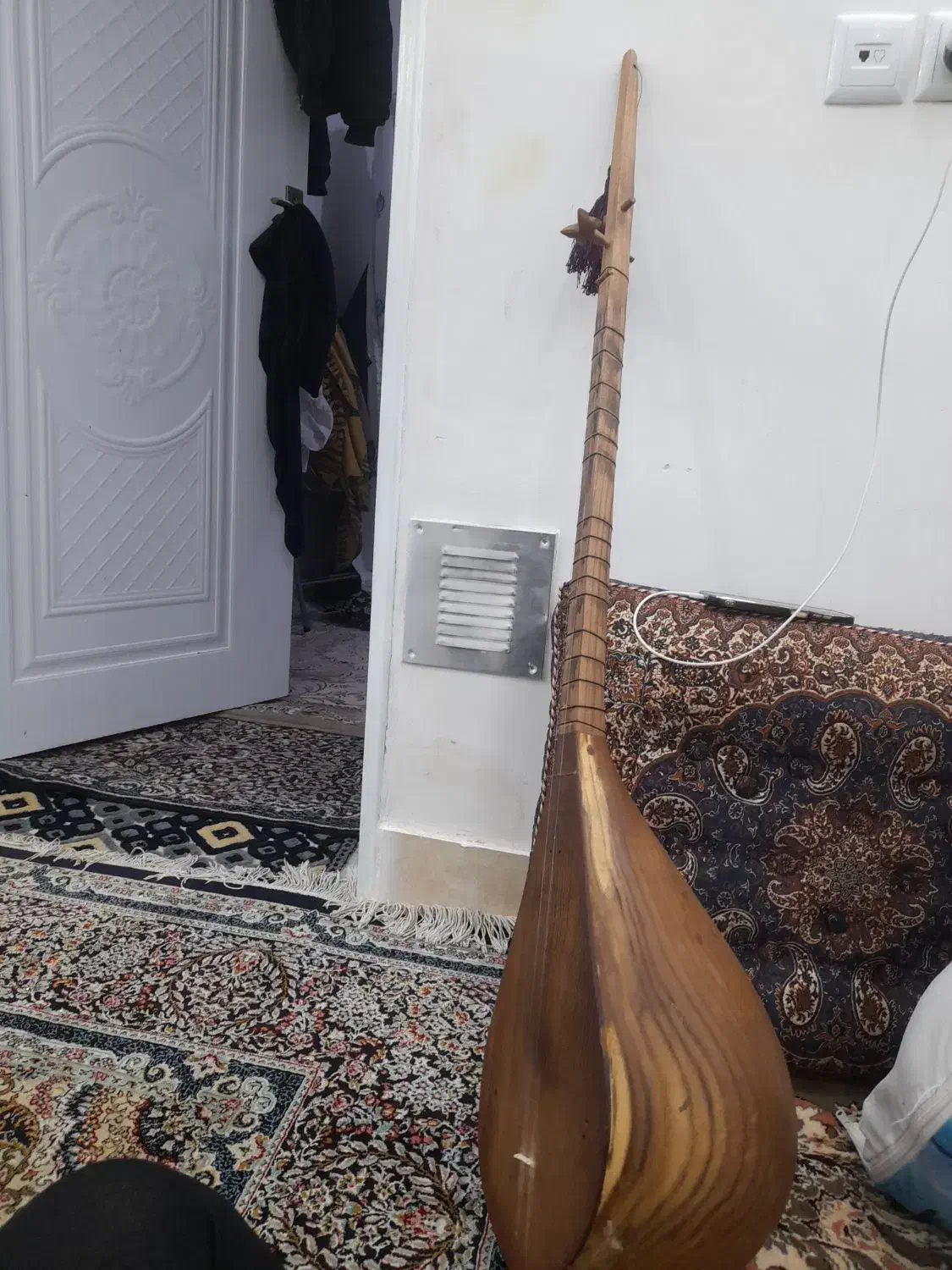 تارصوتی|سازهای سنتی|کاشمر, |دیوار