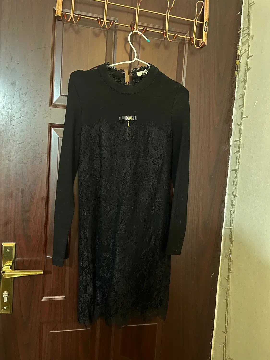 لباس مجلسی|لباس|رشت, منظریه|دیوار