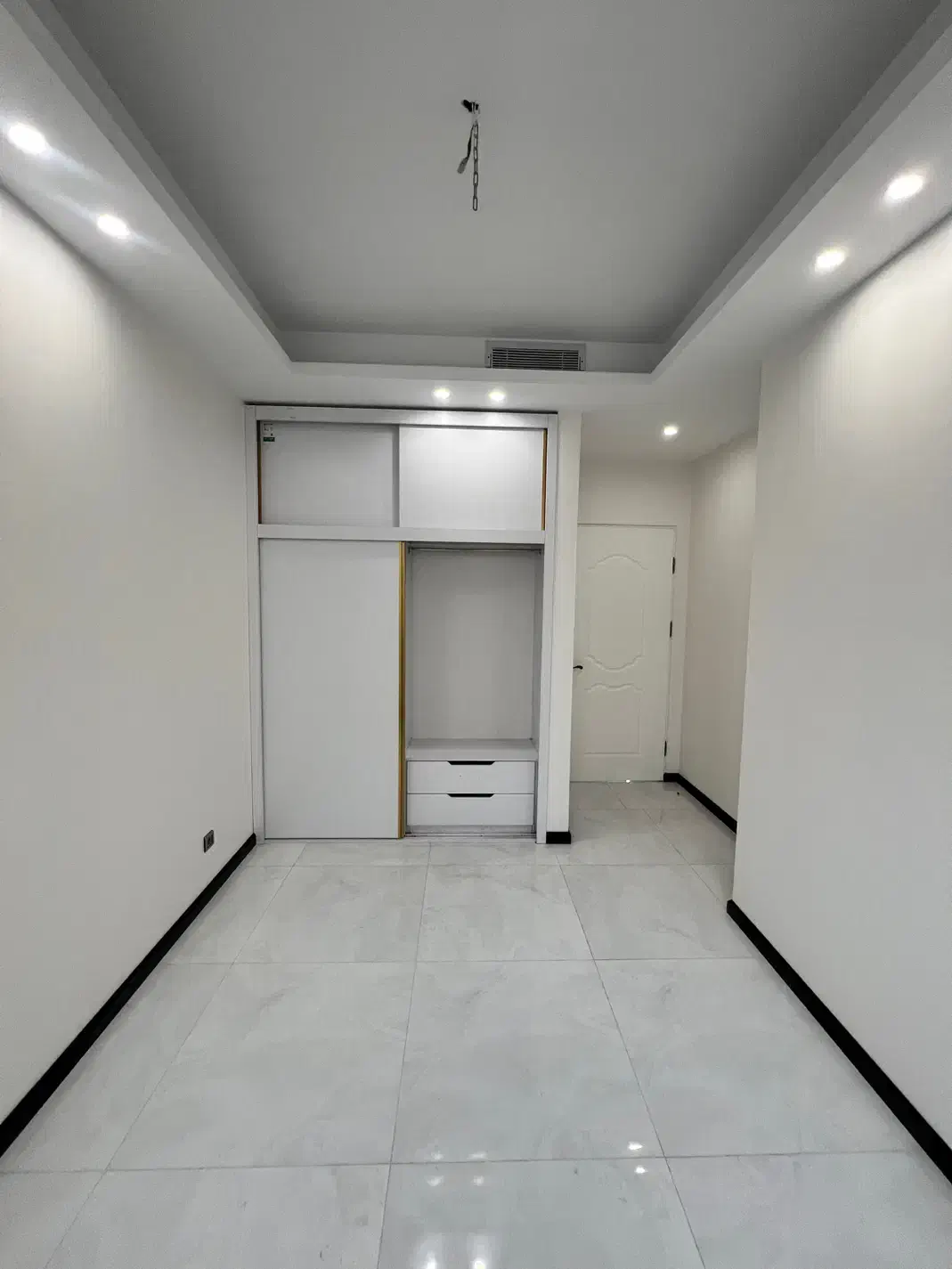 ۱۳۷‌متر/۳‌خواب/نوساز/ویو جذاب/محل دنج ظفر