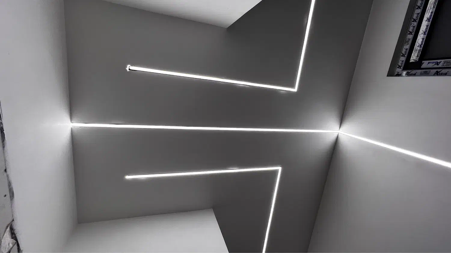 لاین نوری و پروفیل LED فروش ویژه عمده به همکاران|لامپ و چراغ|کرمان, |دیوار