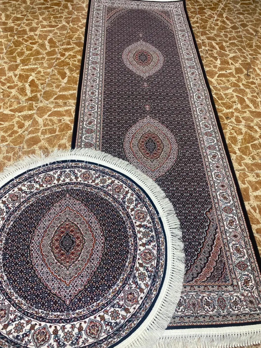 فرش1*3و1*1ماهی مشهد آکبند تمام نخ(فرش کریم زاده)|فرش|تبریز, |دیوار