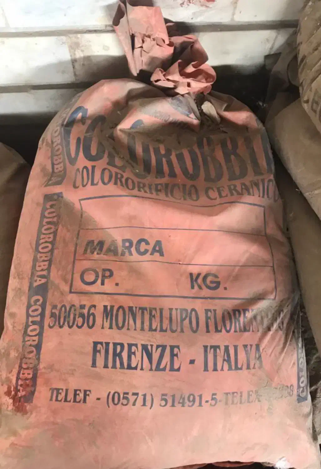 فروش رنگ قرمز خارجی|مصالح و تجهیزات ساختمان|کرج, گلشهر|دیوار