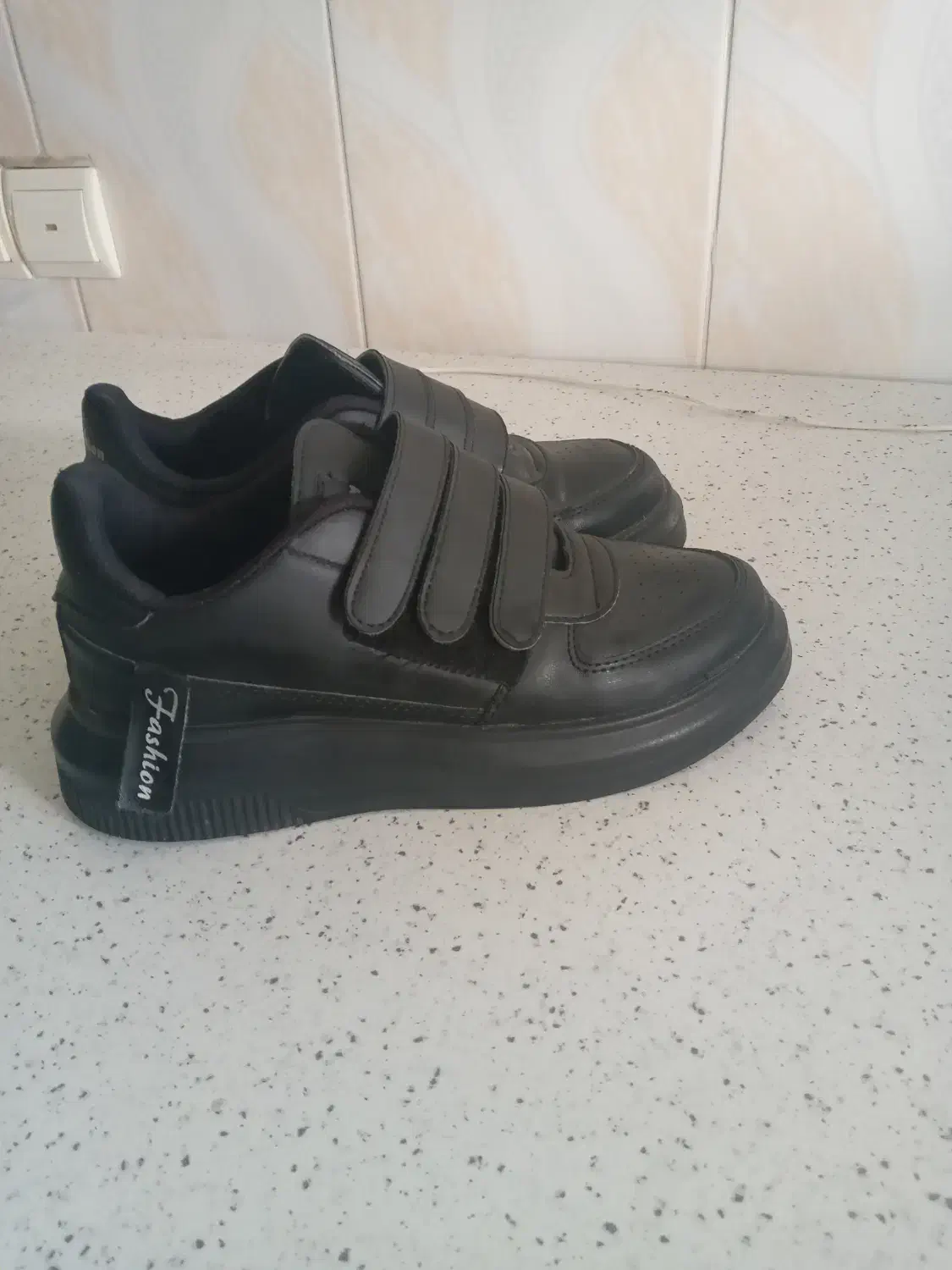 کفش کتونی|کیف، کفش، کمربند|رشت, کوی مهر|دیوار