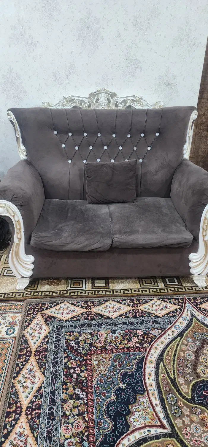 یک دست مبل هفت نفره یک عددمیزتلویزیون  ۱۵میلیون|مبلمان خانگی و میز عسلی|لشت نشا, |دیوار