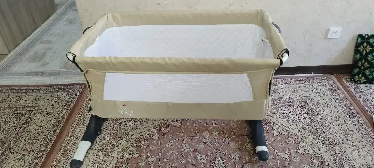 تخت کنار مادر و گهواره نوزاد|تخت و صندلی بچه|اسلامشهر, مسکن مهر اسلاشهر (شهرک امام خمینی)|دیوار