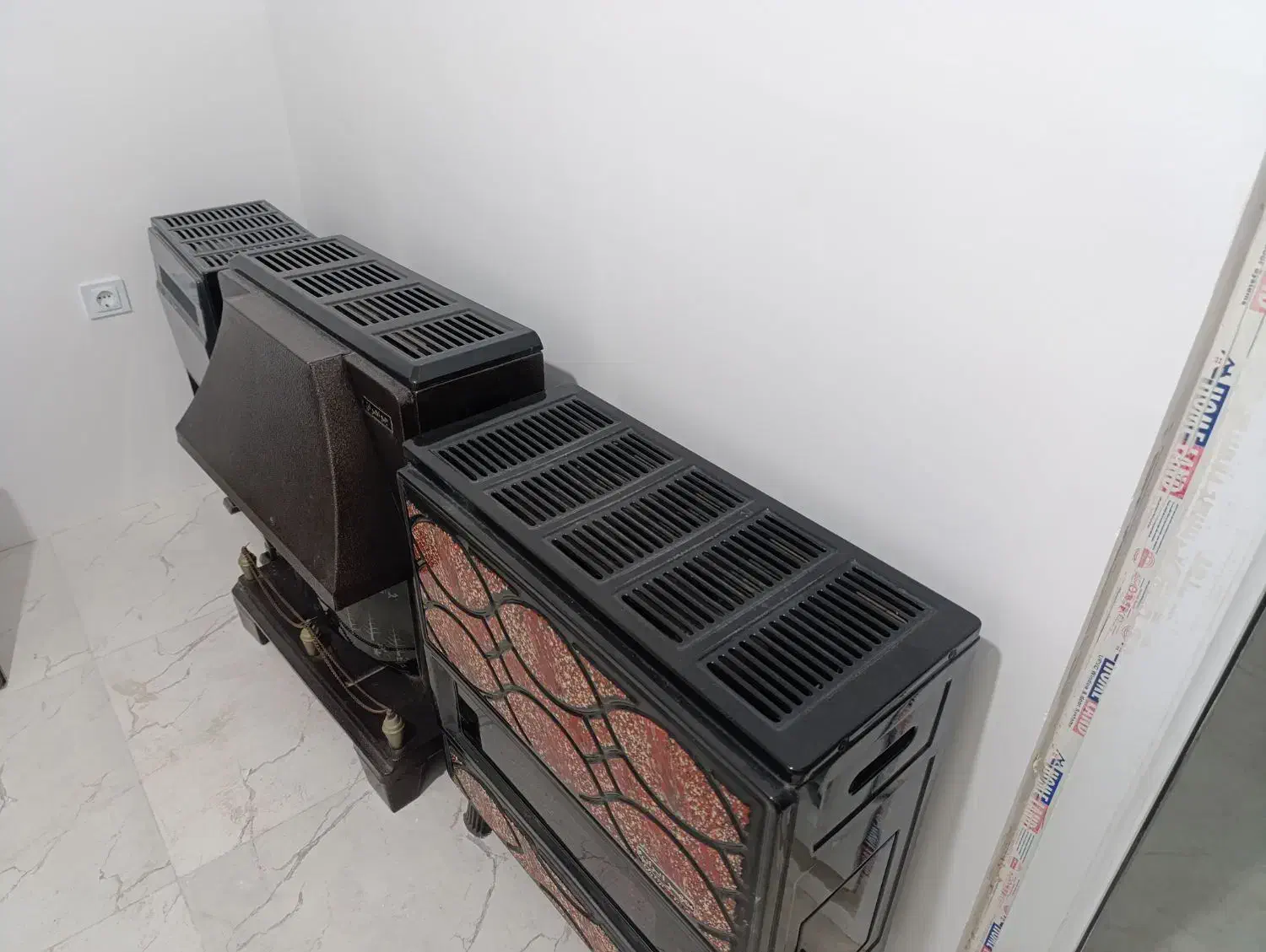 ۳عددبخاری ۲عدد پنکه سقفی۱ عدد میز ناهارخوری وتابلو|بخاری، هیتر، شومینه|جویبار, |دیوار