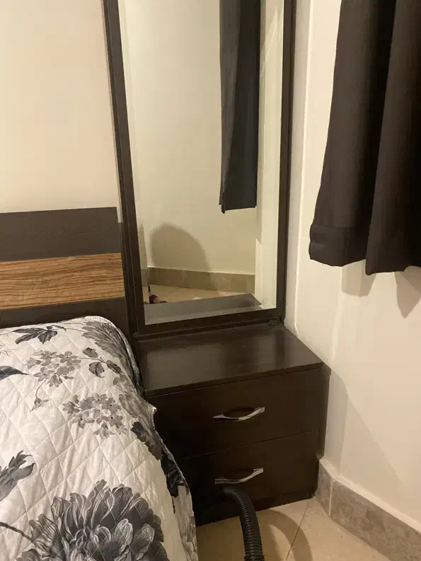 دراور ایستاده|جاکفشی، کمد، دراور|تهران, دریاچه شهدای خلیج فارس|دیوار