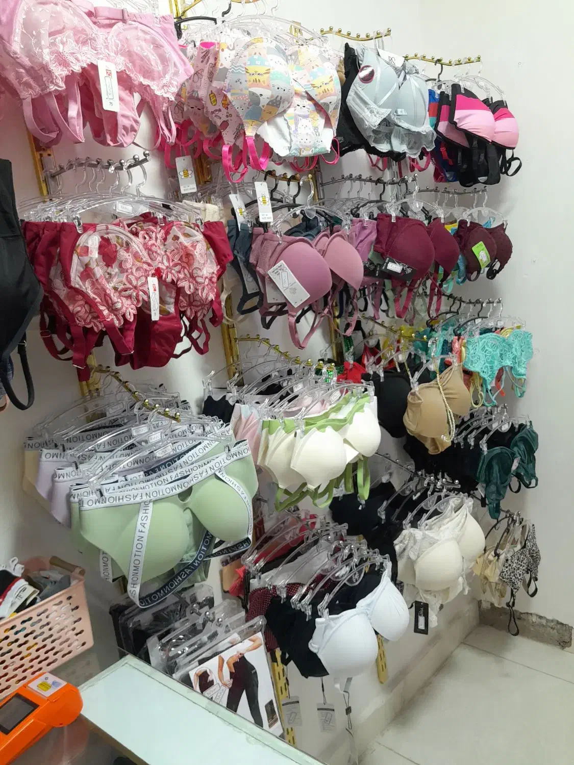 لباس زیر و پوشاک|لباس|دهلران, |دیوار