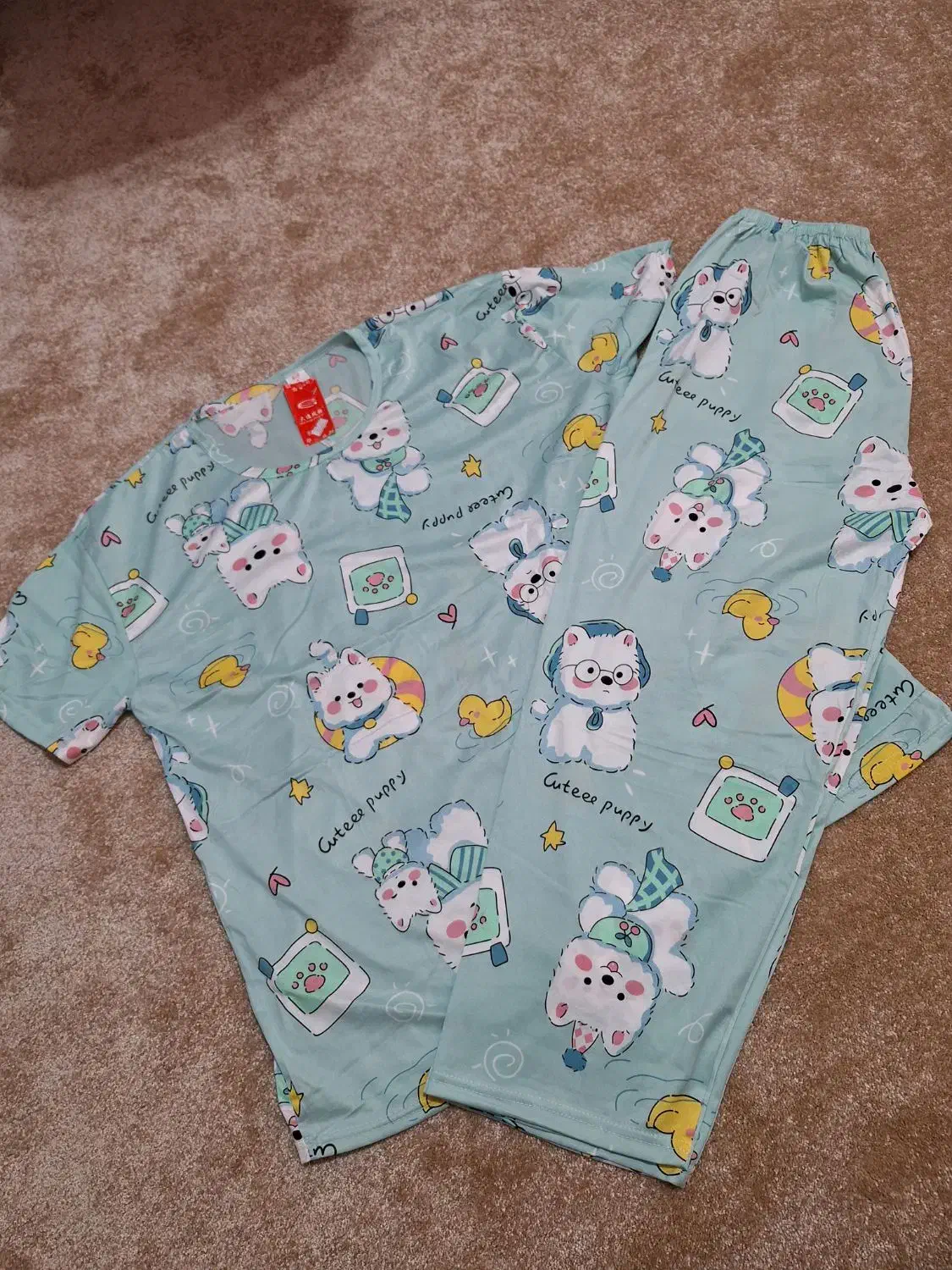 لباس راحتی|لباس|میانه, |دیوار