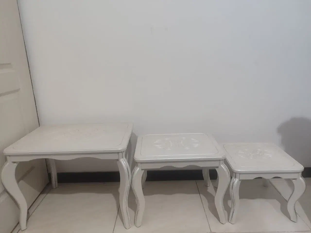 میز عسلی سفید سه تایی منبت کاری شده|مبلمان خانگی و میز عسلی|آمل, |دیوار