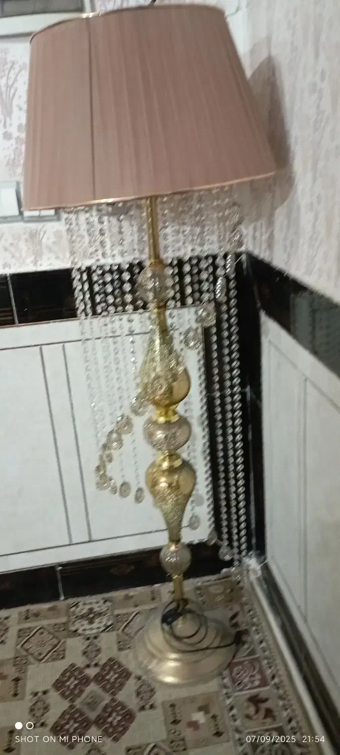 آباژور ایستاده کریستالی|چراغ خواب و آباژور|خرم‌آباد, |دیوار