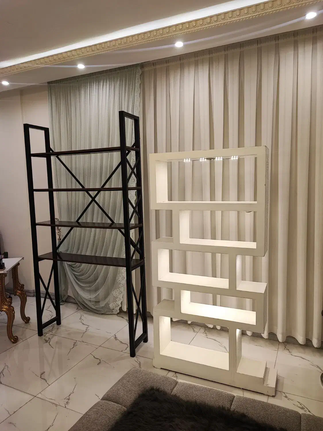 قفسه ویترین کتابخانه و دکوری جات مشکی فلزی|کتابخانه، شلف، قفسه‌های دیواری|مشهد, جاهد شهر|دیوار