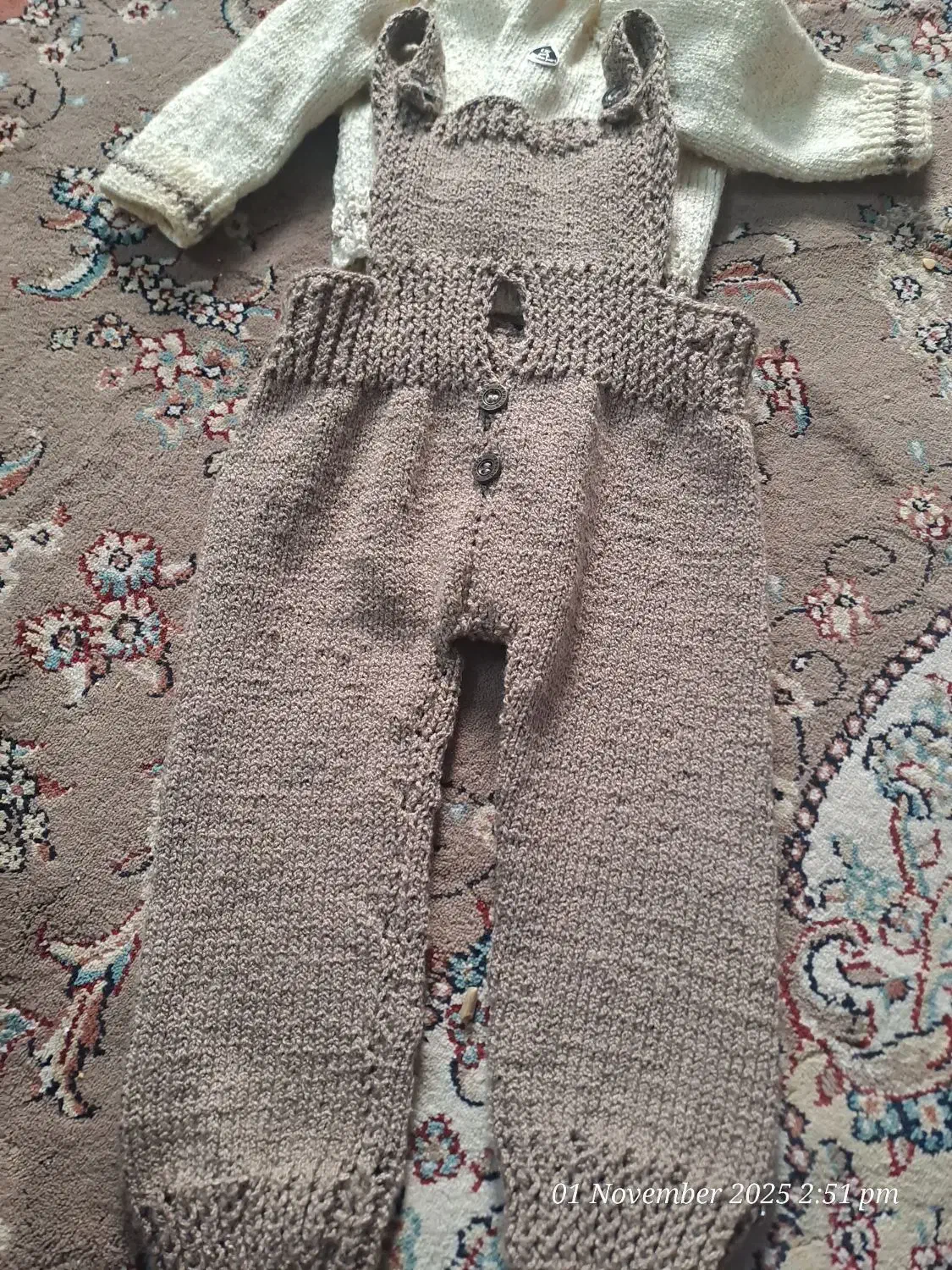 لباس دستباف پسرانه|کفش و لباس بچه|قم, سنگ بند|دیوار