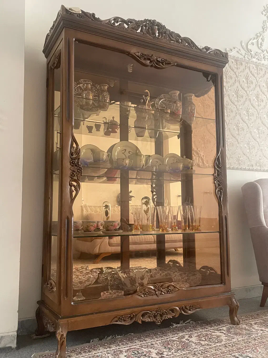 بوفه چوب گردو بسیار شیک|بوفه، ویترین، کنسول|اردکان, |دیوار