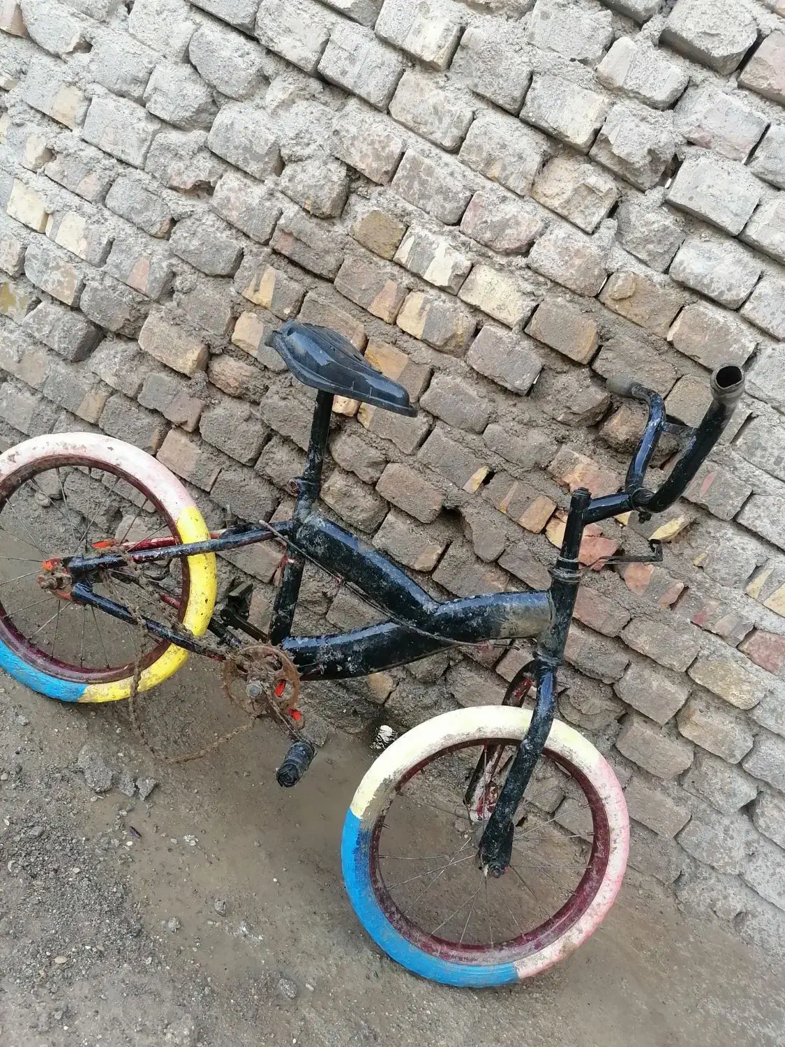 دوچرخه 16 سالم سالم مشکی هست خاک داره توی عکس|دوچرخه، اسکیت، اسکوتر|زابل, |دیوار