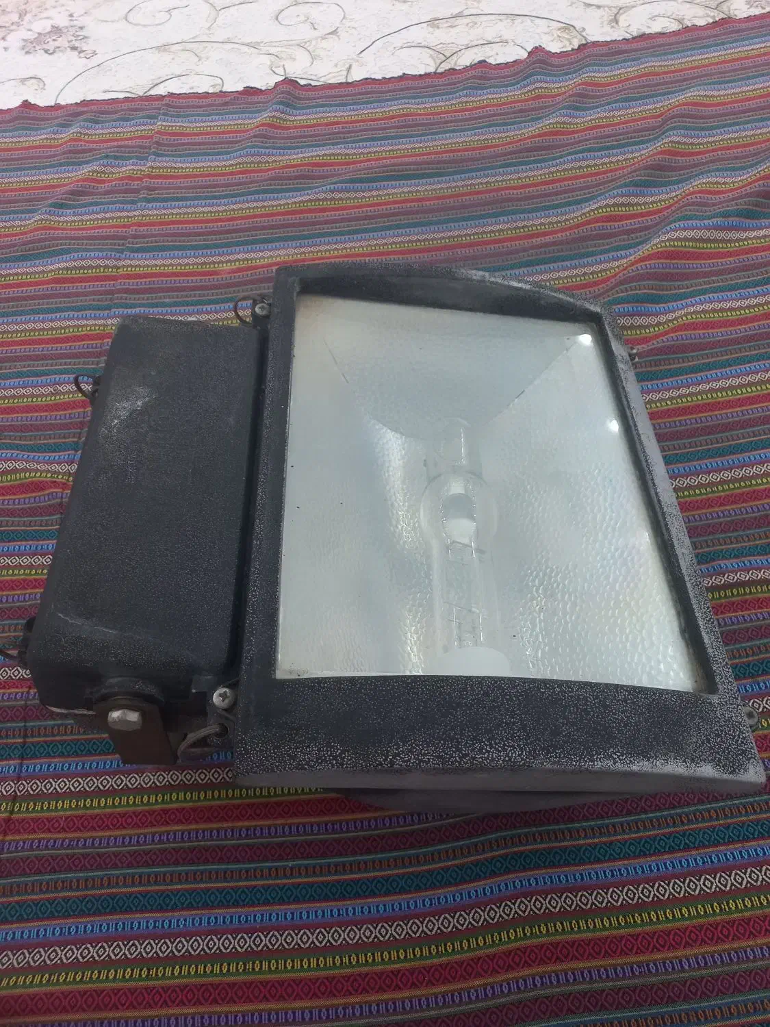 نورافکن بزرگ|لامپ و چراغ|مسجد سلیمان, |دیوار