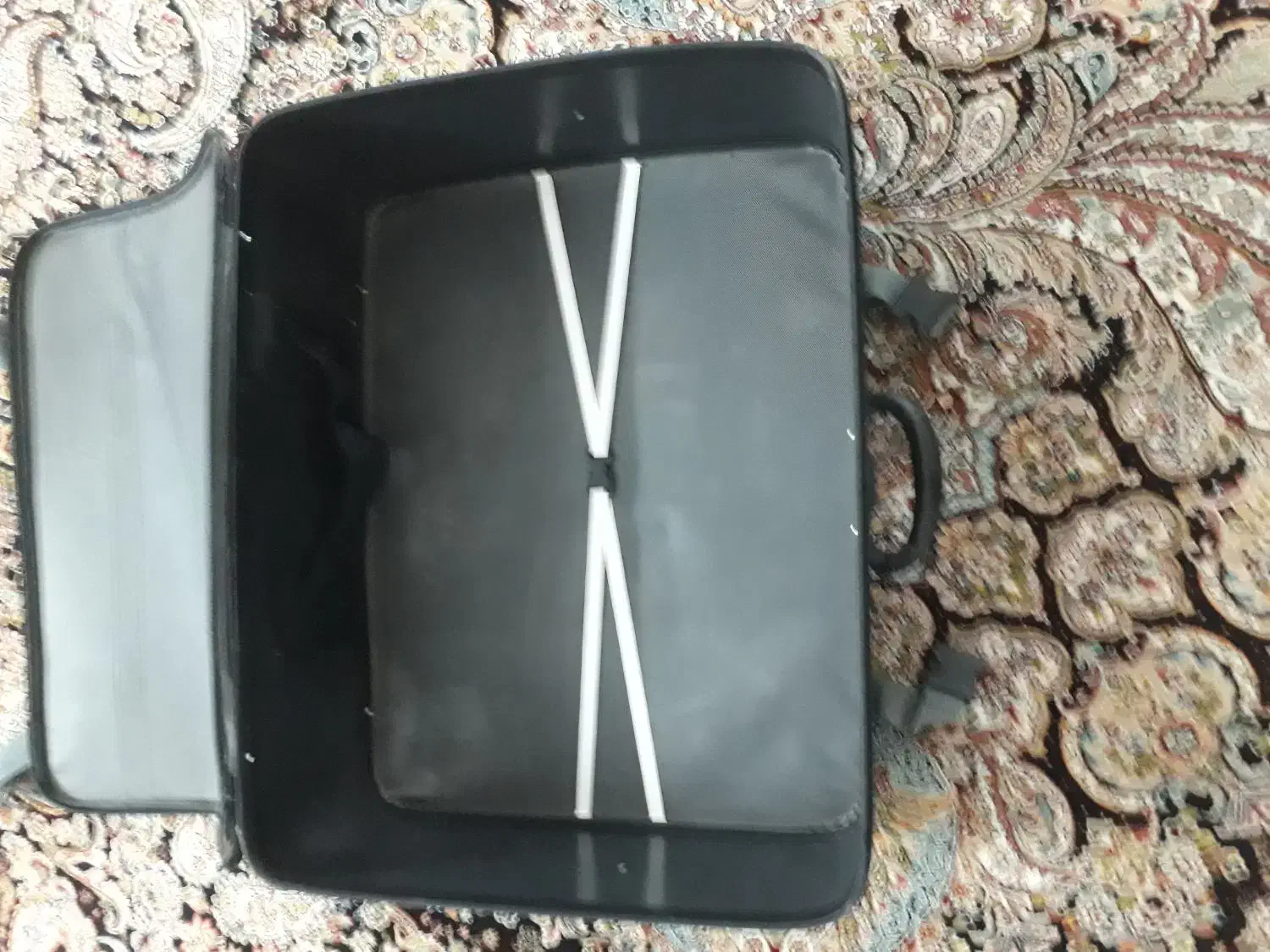 چمدان بزرگ|کیف، کفش، کمربند|قم, باغ کرباسی|دیوار