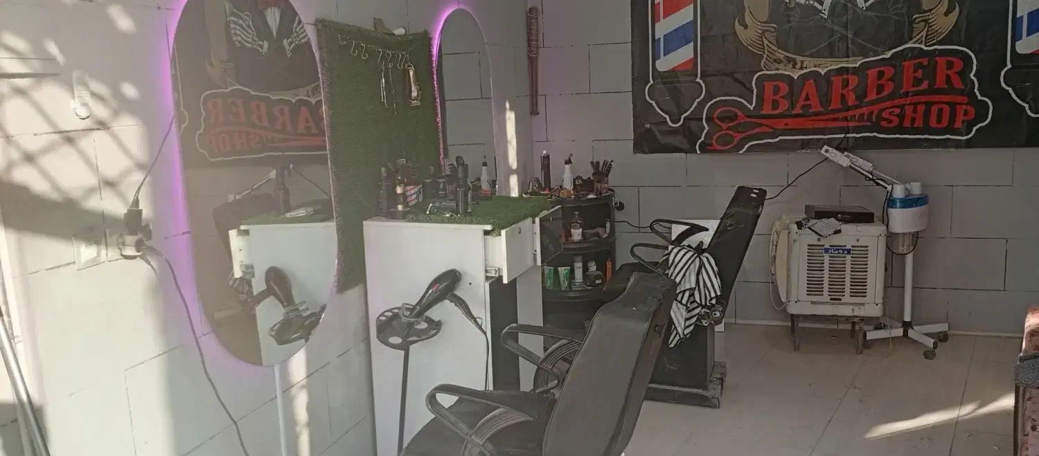 تمامی وسایل ارایشگاه|آرایشگاه و سالن‌های زیبایی|سنندج, |دیوار