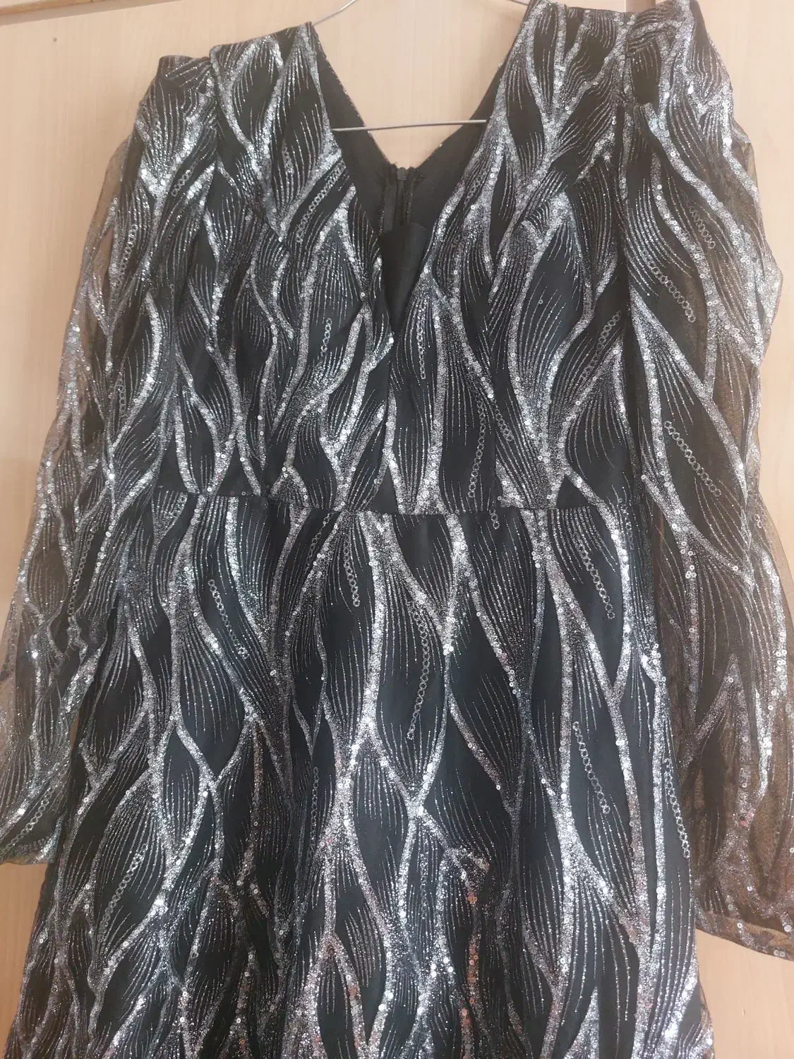 لباس مجلسی|لباس|قیدار, |دیوار