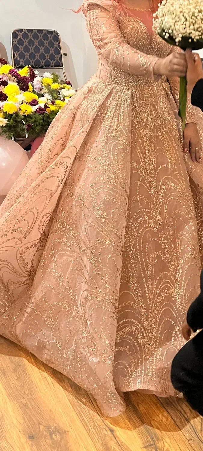 لباس نامزدی|لباس|رودهن, |دیوار