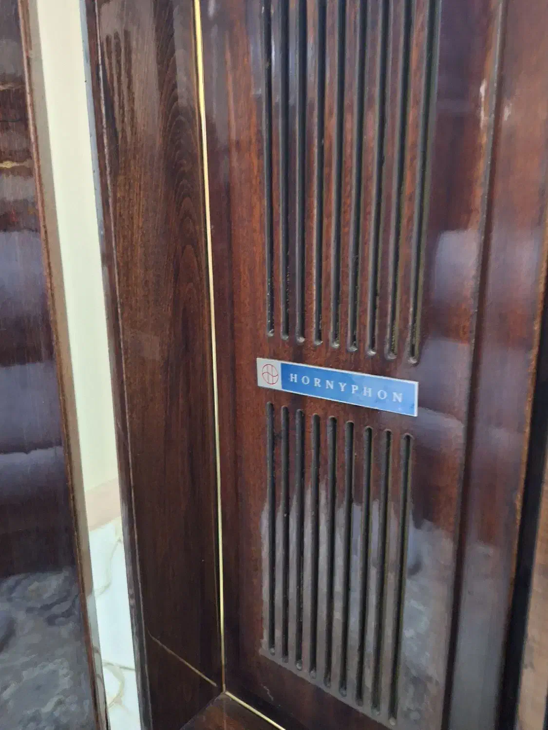 تلویزون کمدی قدیمی تمیز|کلکسیون اشیاء عتیقه|اصفهان, نقش جهان|دیوار