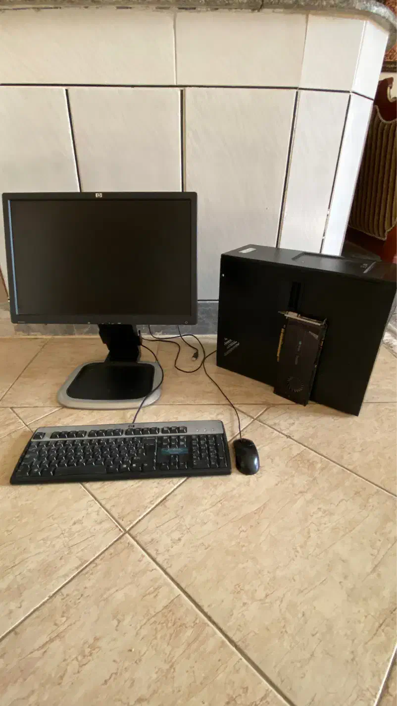 کامپیوتر و مانییتور|رایانه رومیزی|اصفهان, نقش جهان|دیوار