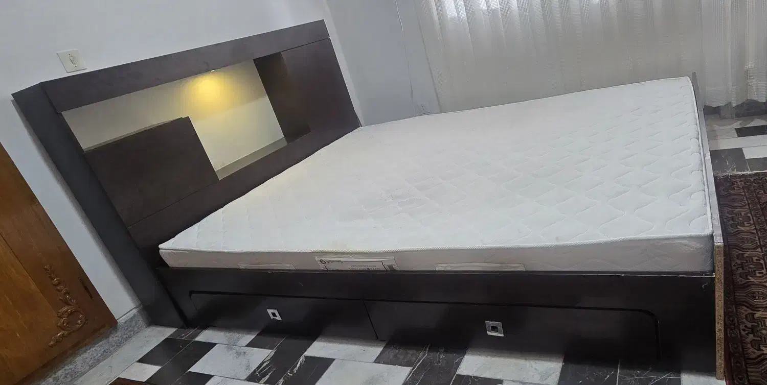 تخت و میز لوازم آرایش|تخت و سرویس خواب|لنگرود, |دیوار