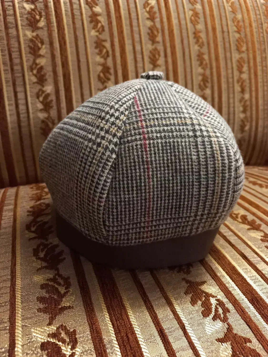 کلاه فرانسوی خورشیدی|لباس|اصفهان, باغ فردوس|دیوار