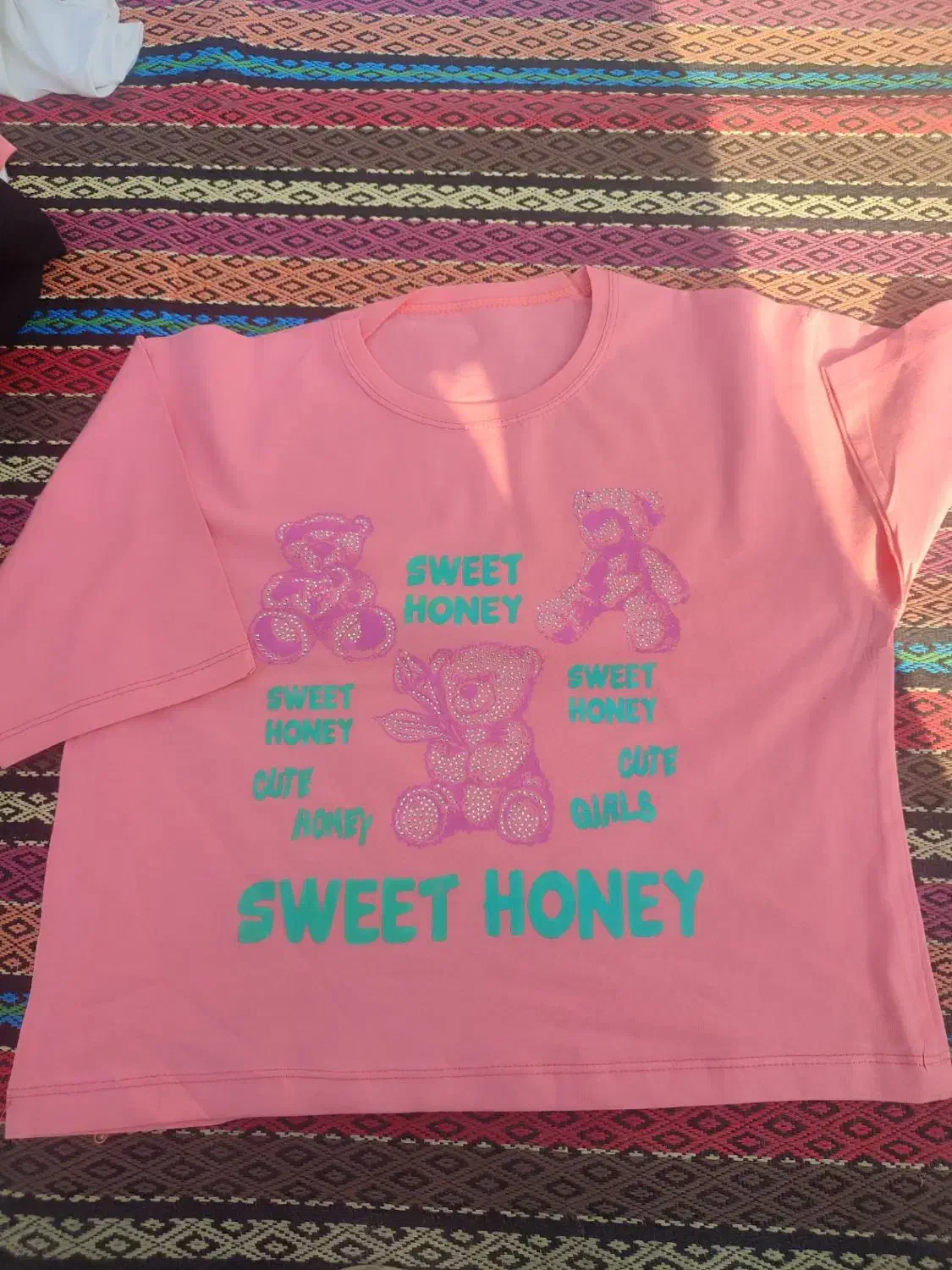 انواع تیشرت|لباس|رباط‌کریم, رباط‌کریم|دیوار