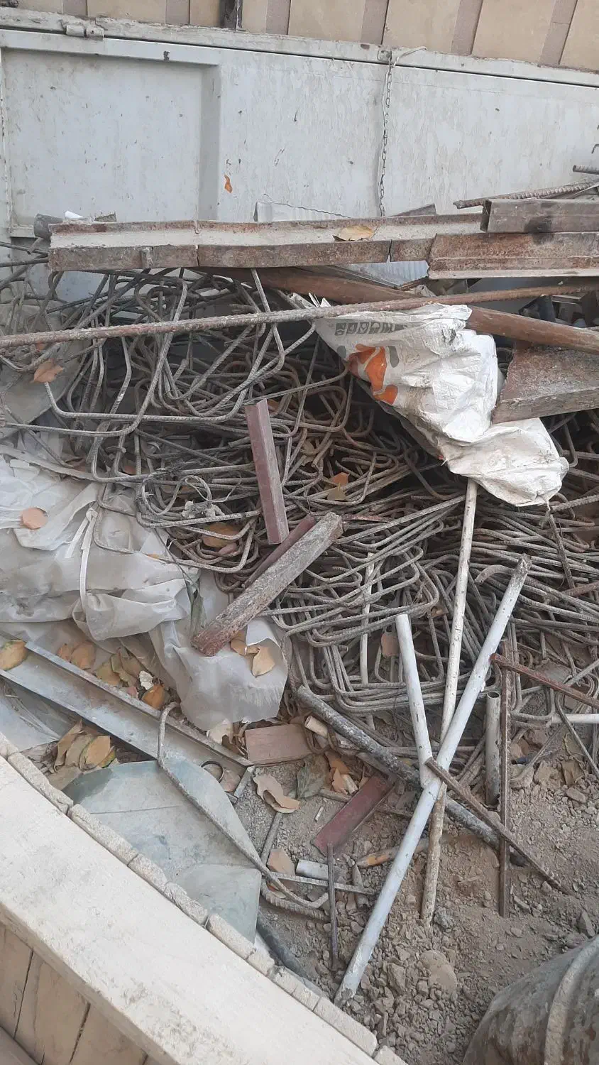 فروش ضایعات اهن و درب اهنی و حفاظ اهنی و خاموت|مصالح و تجهیزات ساختمان|اصفهان, خواجو|دیوار