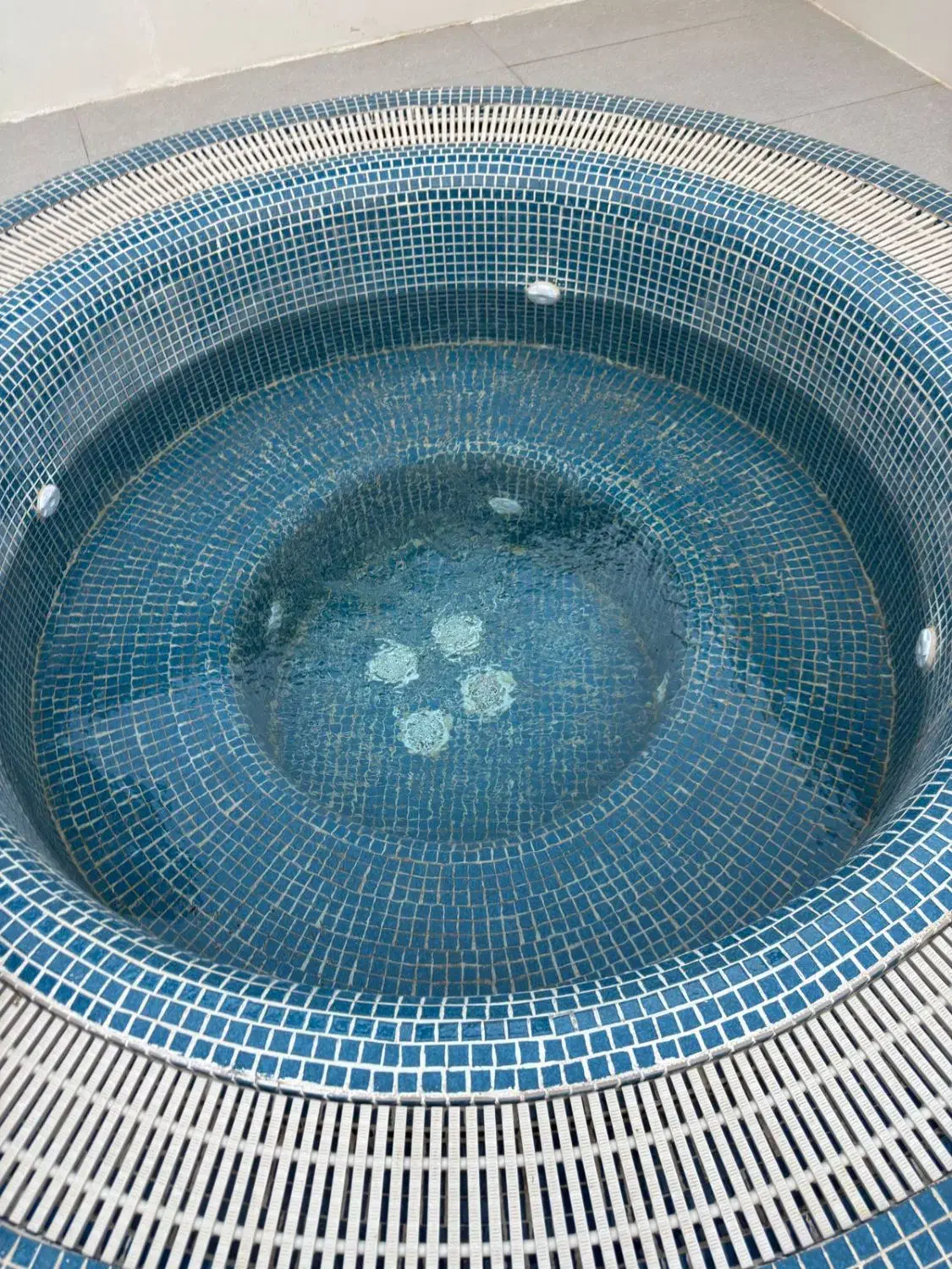 مرکز تخصصی استخر و جکوزی|خدمات پیشه و مهارت|محمودآباد, |دیوار