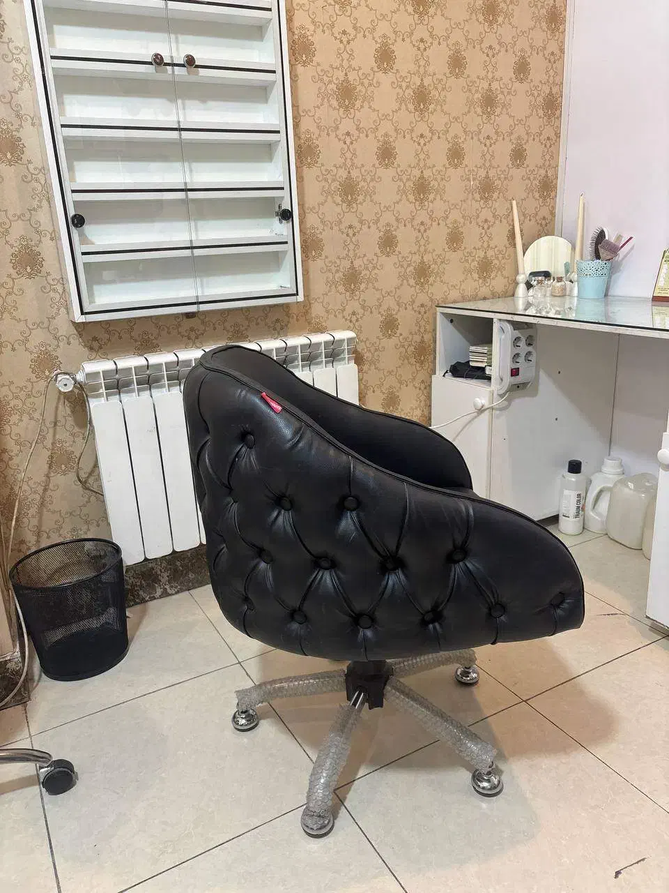 فروش صندلی کوتاهی و رنگ و...|آرایشگاه و سالن‌های زیبایی|اندیشه, اندیشه فاز ۱|دیوار