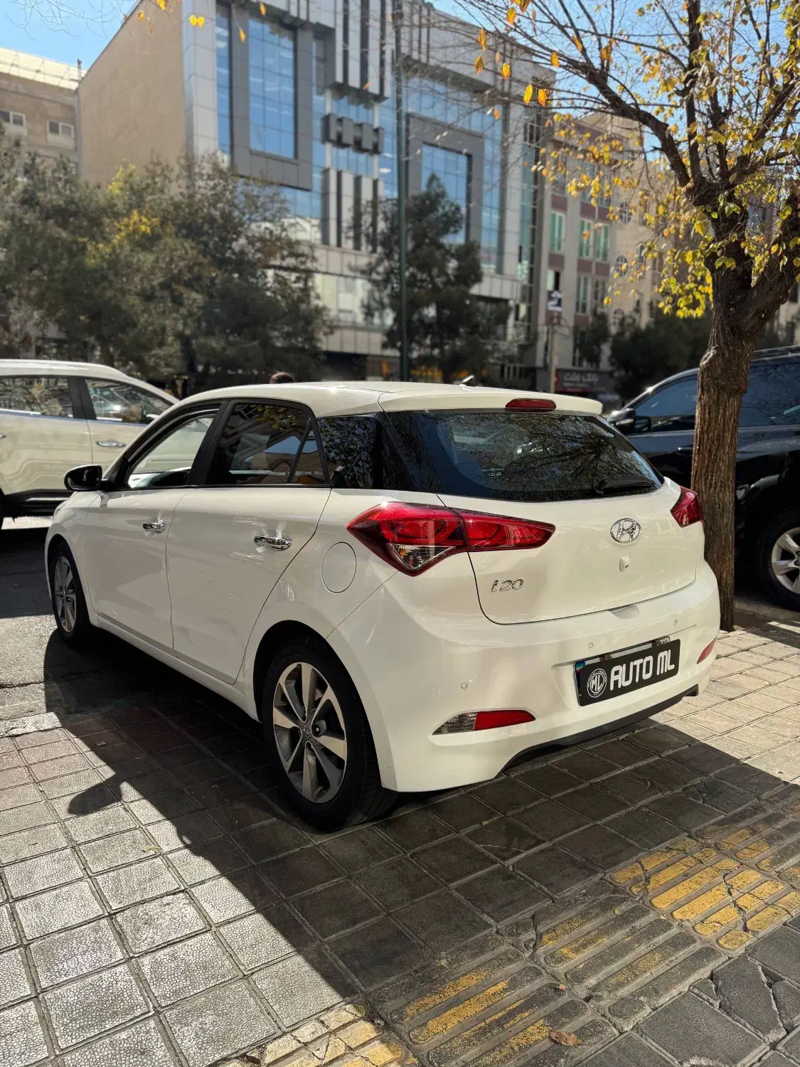 هیوندای i20 سفید بی نقطه آپشنال|خودرو سواری و وانت|تهران, درختی|دیوار