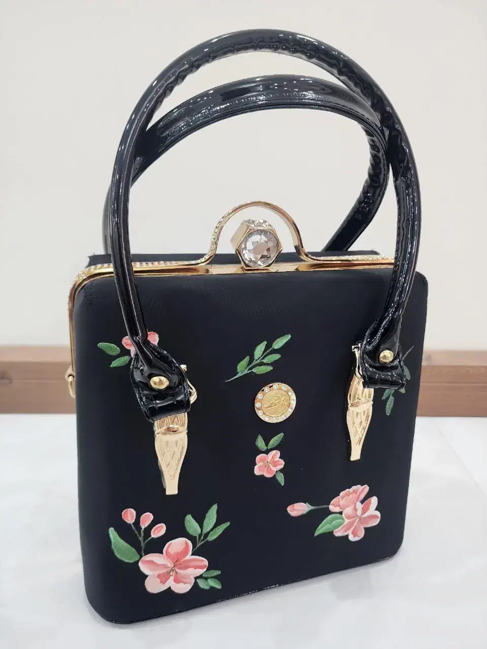 کیف نقاشی شده|کیف، کفش، کمربند|تهران, چهارصد دستگاه|دیوار