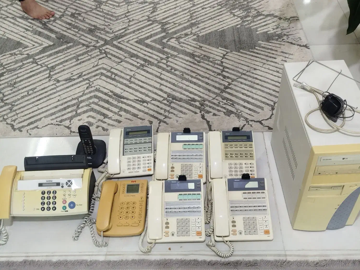 تلفن ثابت و فکس و گوشی بیسیمی|تلفن رومیزی|چغادک, |دیوار