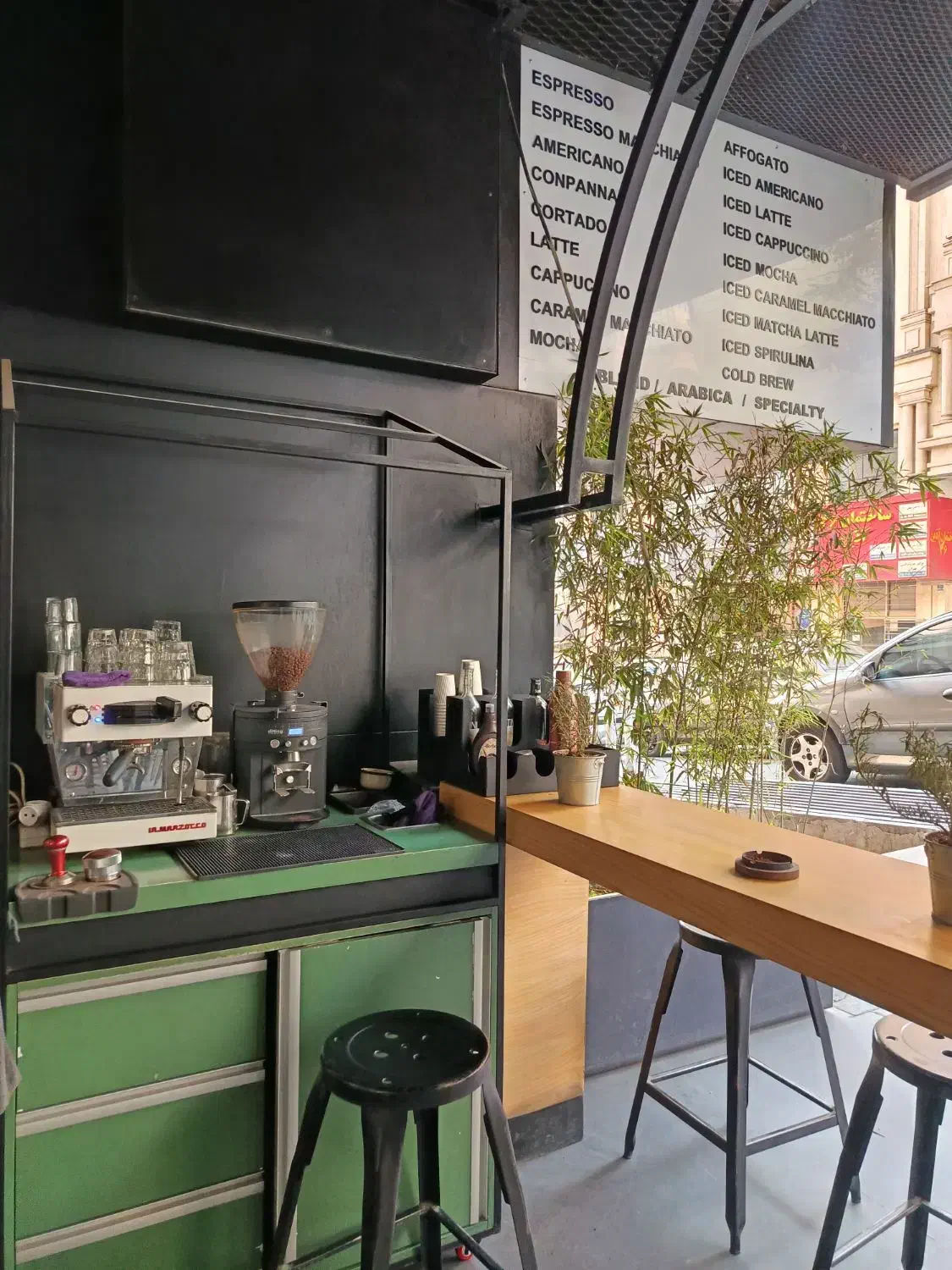 استخدام باریستا و سالنکار|استخدام خدمات فروشگاه و رستوران|تهران, دربند|دیوار