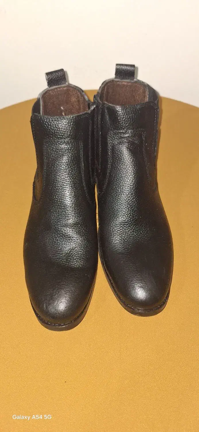 نیم بوت چرم|کیف، کفش، کمربند|اندیشه, اندیشه فاز ۴|دیوار