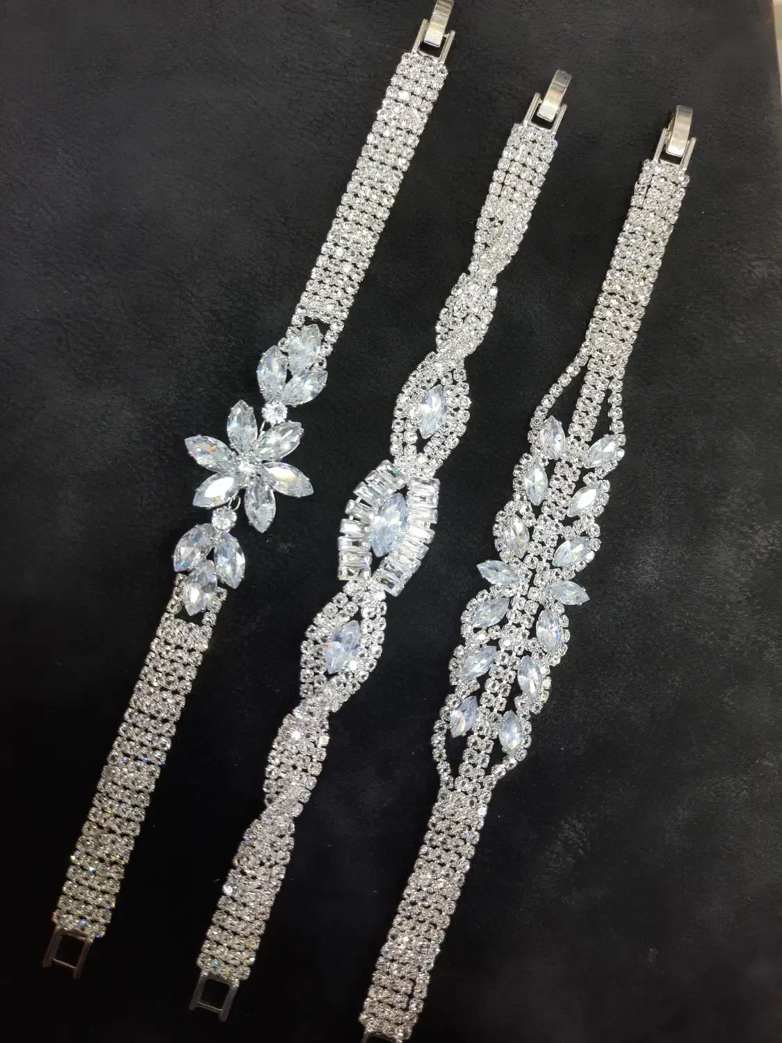 دستبند های مجلسی فول نگین دارای طرح مختلف|بدلیجات|قم, ارم|دیوار