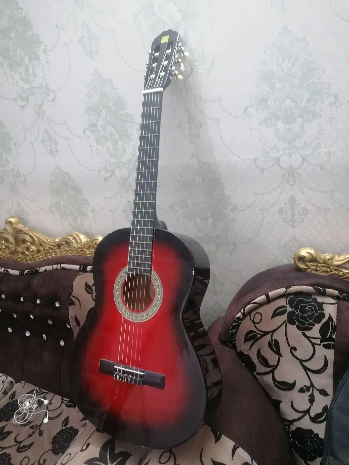 گیتار|گیتار، بیس، امپلیفایر|اشکذر, |دیوار