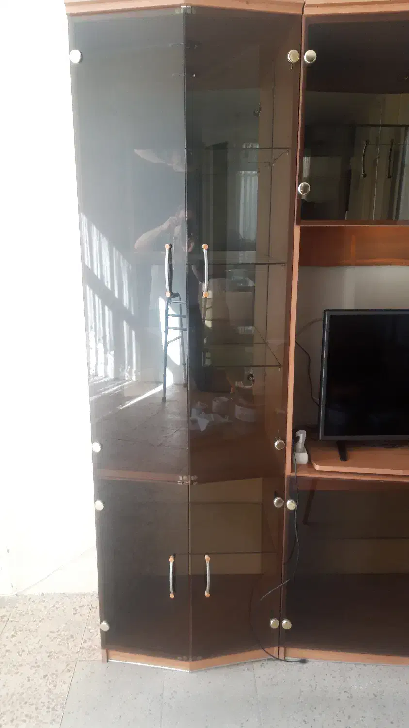 یک عدد بوفه 3 تیکه شیشه مات با میز تلویزیون در وسط|بوفه، ویترین، کنسول|تهران, مجیدیه|دیوار