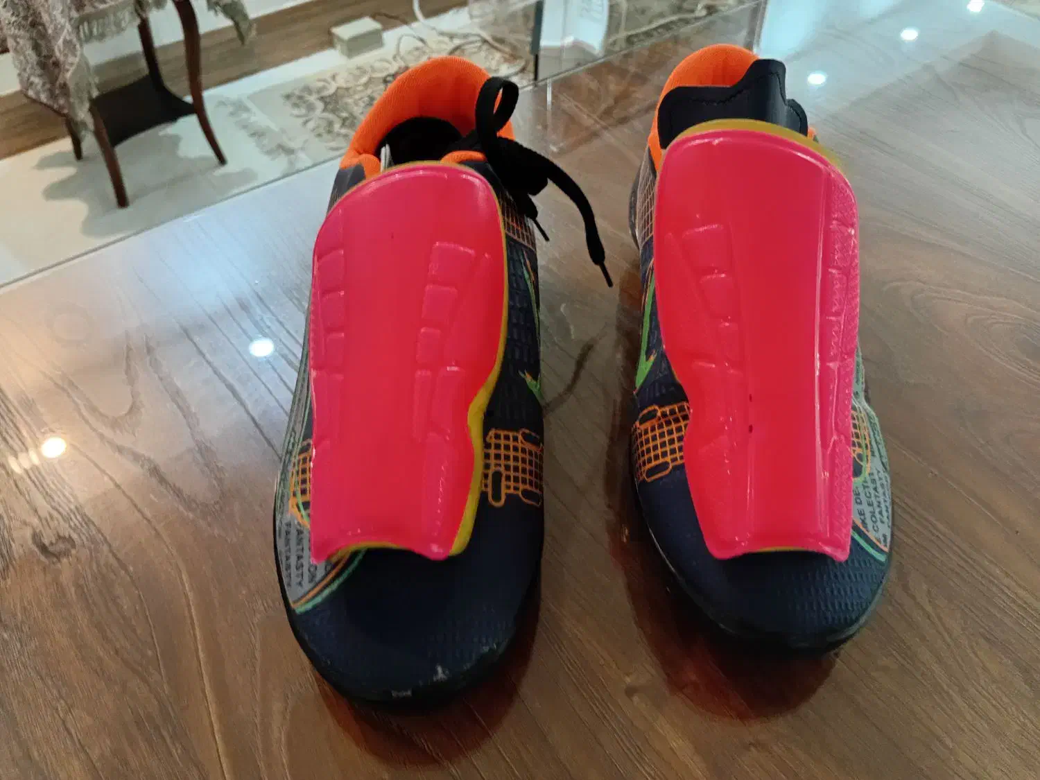 کفش چمن|ورزشهای توپی|تربتحیدریه, داروپخش|دیوار