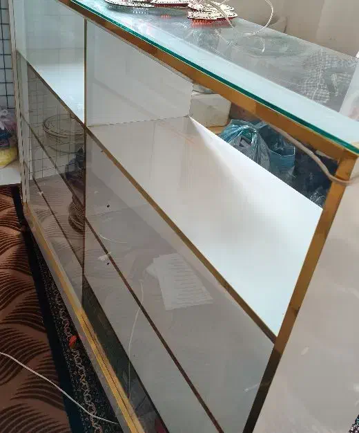 تعدادی قفسه و ویترین|کتابخانه، شلف، قفسه‌های دیواری|اردبیل, |دیوار