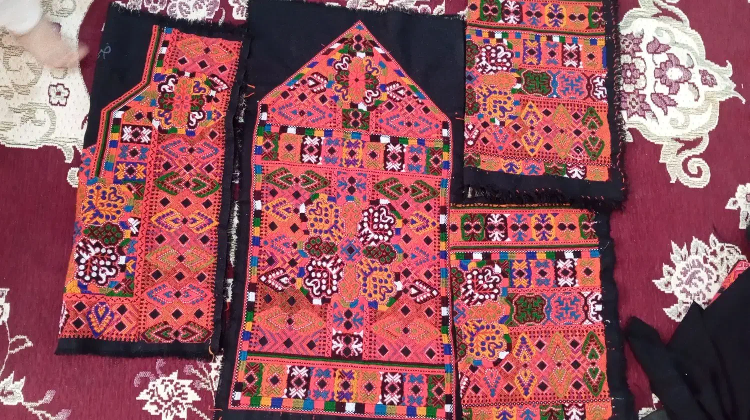 زیاستین تارشمار|لباس|خاش, |دیوار