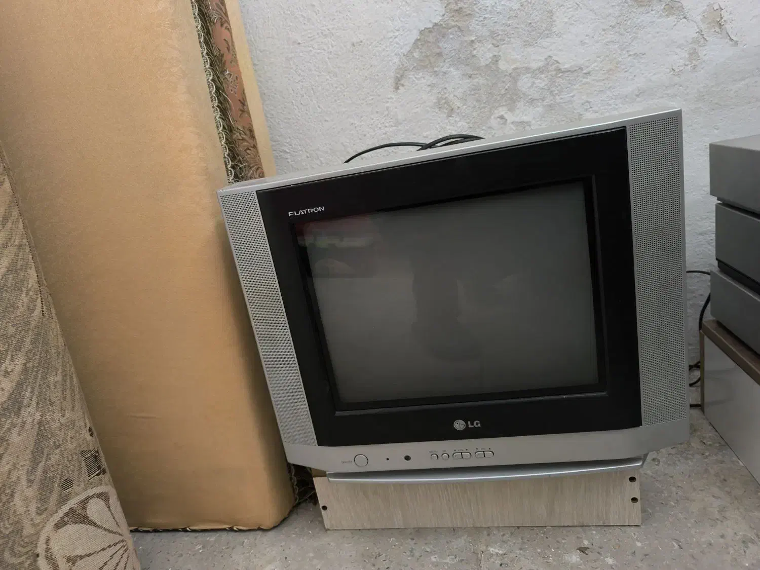 14 اینچ ال جی|تلویزیون و پروژکتور|کرج, حصارک پایین|دیوار