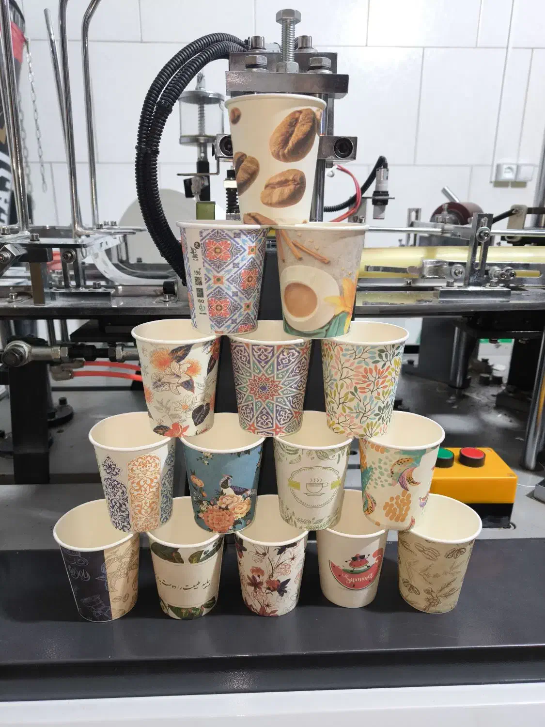 لیوان کاغذی ۲۲۰|ظروف نگهدارنده، پلاستیکی، یکبارمصرف|صفادشت, |دیوار